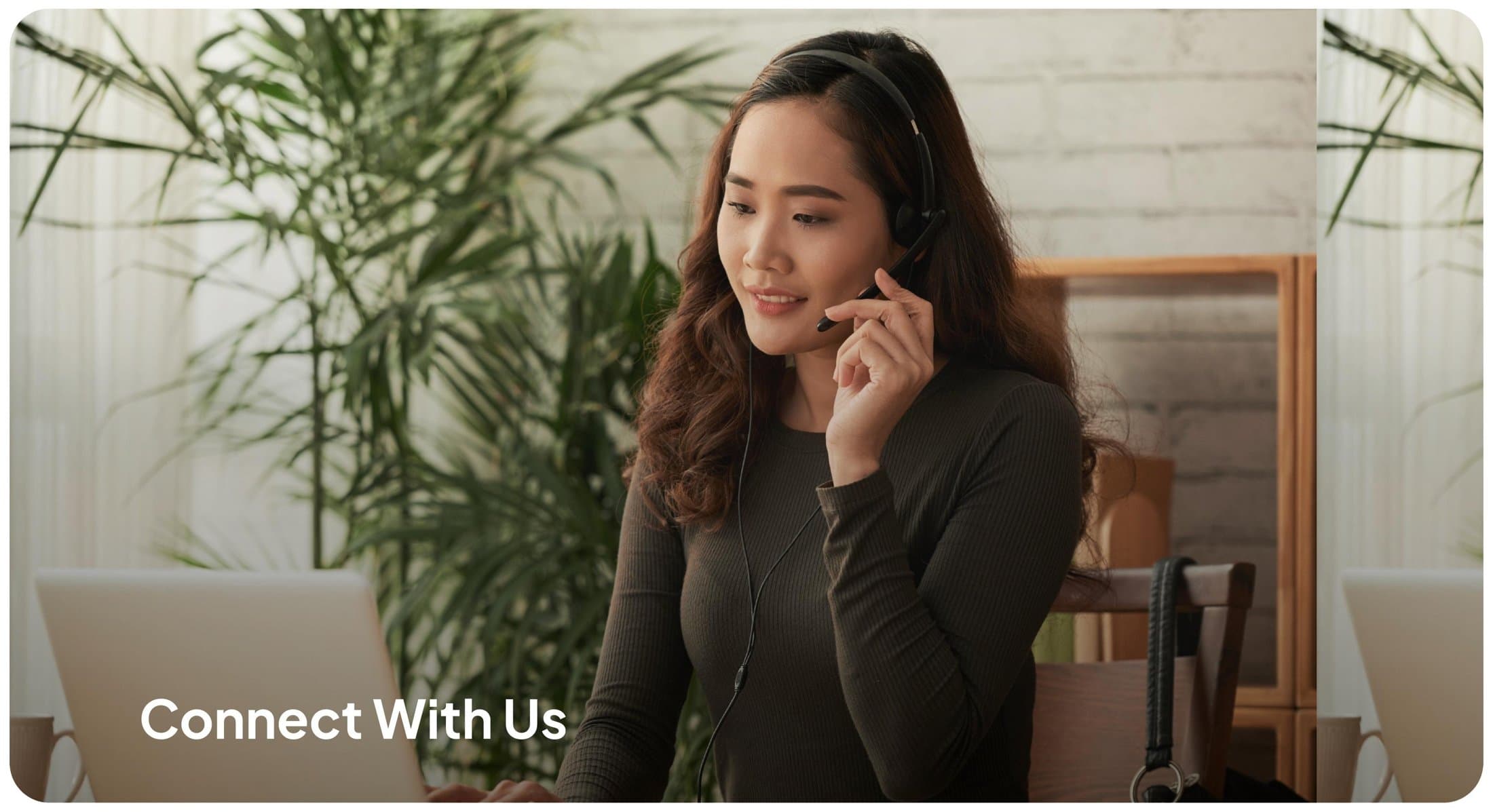 Tim customer service Amartya Properties siap membantu Anda